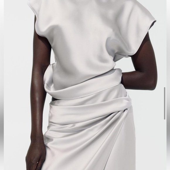 New with tags beautiful satin top - Picture 2 of 7